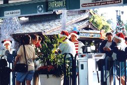 �L���X�g����݂͂�ȃT���^�X'98.12.25